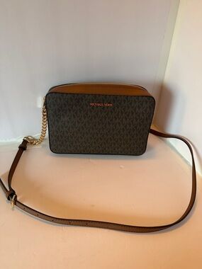Michael Kors Jet Set Brown/Tan Monogram Crossbody Camera Bag